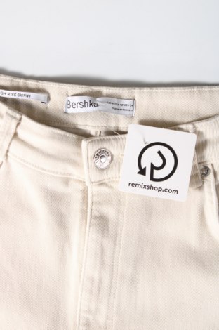Damen Jeans Bershka, Größe L, Farbe Ecru, Preis 23,71 €