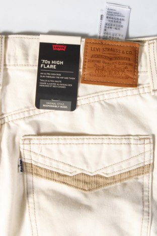 Дамски дънки Levi's, Размер XL, Цвят Екрю, Цена 59,57 лв.