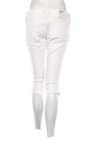 Дамски дънки Pepe Jeans, Размер XL, Цвят Бял, Цена 80,50 лв.