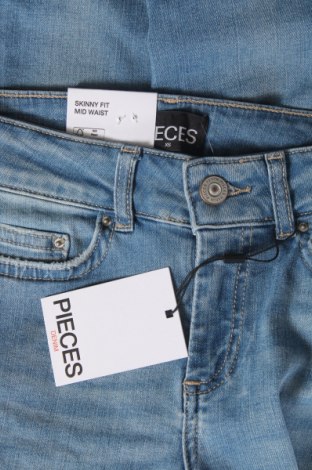 Damskie jeansy Pieces, Rozmiar XS, Kolor Niebieski, Cena 63,44 zł