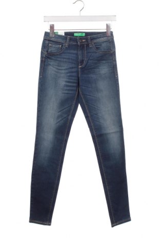 Damskie jeansy United Colors Of Benetton, Rozmiar XS, Kolor Niebieski, Cena 55,65 zł