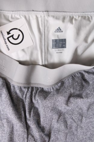 Дамски къс панталон Adidas, Размер L, Цвят Сив, Цена 34,00 лв.