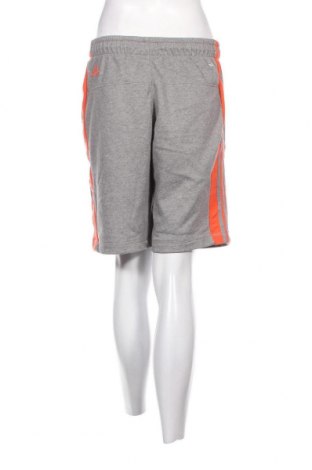 Pantaloni scurți de femei Adidas, Mărime S, Culoare Gri, Preț 80,00 Lei