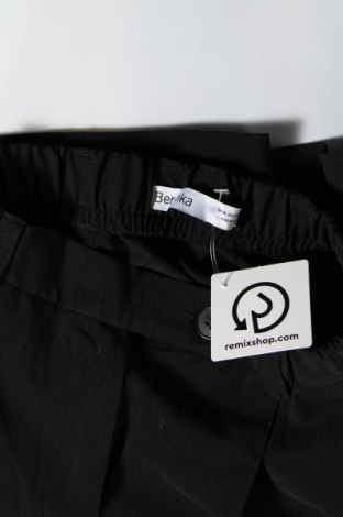 Pantaloni scurți de femei Bershka, Mărime M, Culoare Negru, Preț 62,50 Lei