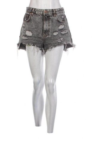 Γυναικείο κοντό παντελόνι Bershka, Μέγεθος M, Χρώμα Γκρί, Τιμή 11,75 €