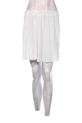 Damen Shorts Boohoo, Größe L, Farbe Weiß, Preis 5,27 €