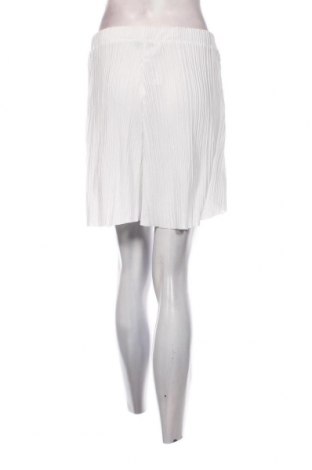 Γυναικείο κοντό παντελόνι Boohoo, Μέγεθος L, Χρώμα Λευκό, Τιμή 6,23 €
