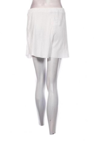 Дамски къс панталон Boohoo, Размер M, Цвят Бял, Цена 10,23 лв.