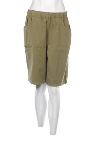 Дамски къс панталон Charmant, Размер XL, Цвят Зелен, Цена 10,68 лв.