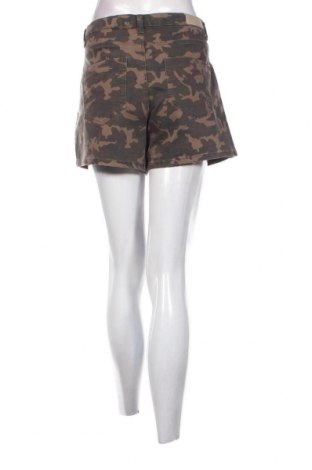Pantaloni scurți de femei Clockhouse, Mărime XL, Culoare Verde, Preț 49,87 Lei