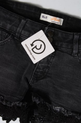 Pantaloni scurți de femei Clockhouse, Mărime S, Culoare Gri, Preț 62,50 Lei