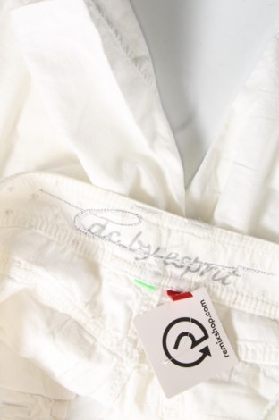 Дамски къс панталон Edc By Esprit, Размер M, Цвят Бял, Цена 24,00 лв.