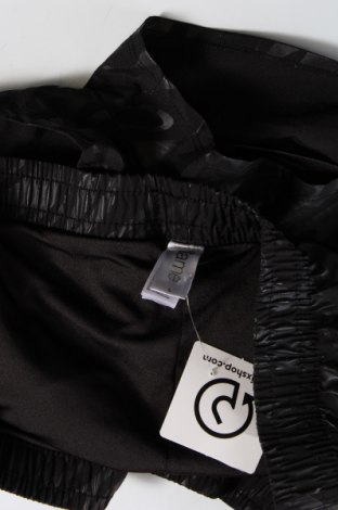Pantaloni scurți de femei Flame, Mărime L, Culoare Negru, Preț 62,50 Lei