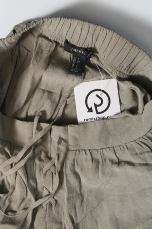 Дамски къс панталон Forever 21, Размер S, Цвят Зелен, Цена 15,00 лв.
