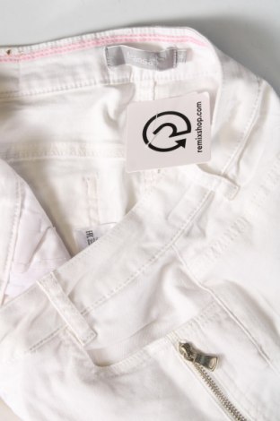 Дамски къс панталон Fransa, Размер M, Цвят Бял, Цена 8,88 лв.