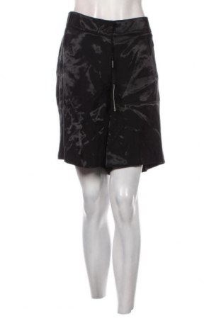 Дамски къс панталон Giorgio Armani, Размер L, Цвят Черен, Цена 179,14 лв.