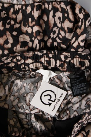 Дамски къс панталон H&M, Размер S, Цвят Многоцветен, Цена 4,56 лв.