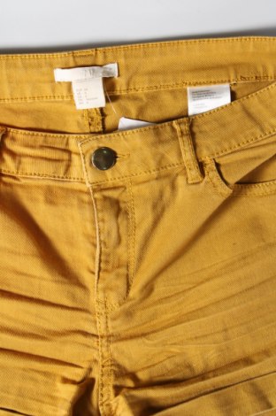 Pantaloni scurți de femei H&M, Mărime S, Culoare Galben, Preț 78,85 Lei