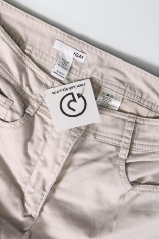 Дамски къс панталон H&M, Размер S, Цвят Бежов, Цена 7,98 лв.