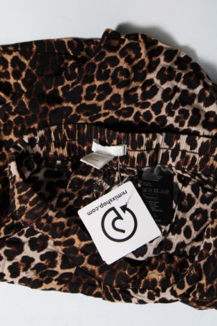 Дамски къс панталон H&M, Размер S, Цвят Многоцветен, Цена 19,00 лв.
