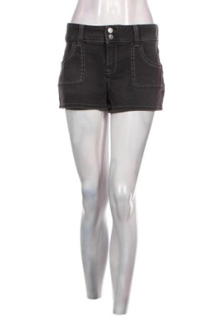 Дамски къс панталон H&M Divided, Размер M, Цвят Черен, Цена 11,16 лв.