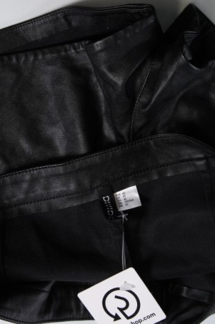 Γυναικείο κοντό παντελόνι H&M Divided, Μέγεθος M, Χρώμα Μαύρο, Τιμή 11,75 €