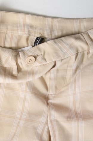 Дамски къс панталон H&M Divided, Размер XS, Цвят Бежов, Цена 19,00 лв.