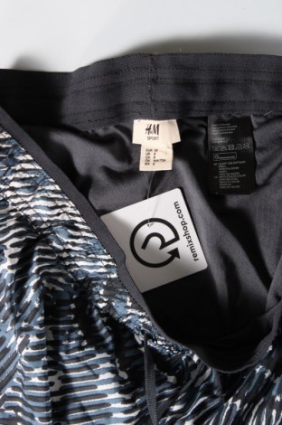 Дамски къс панталон H&M Sport, Размер M, Цвят Многоцветен, Цена 19,00 лв.