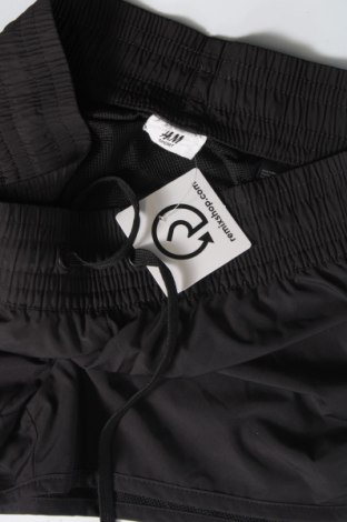 Дамски къс панталон H&M Sport, Размер S, Цвят Черен, Цена 8,21 лв.
