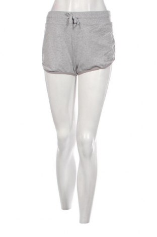 Γυναικείο κοντό παντελόνι Hummel, Μέγεθος M, Χρώμα Γκρί, Τιμή 5,94 €