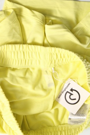 Дамски къс панталон ONLY Play, Размер M, Цвят Жълт, Цена 5,85 лв.