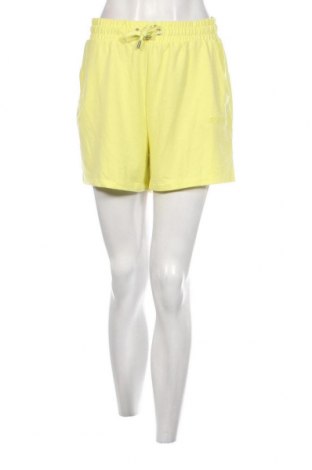 Γυναικείο κοντό παντελόνι ONLY Play, Μέγεθος M, Χρώμα Κίτρινο, Τιμή 3,71 €