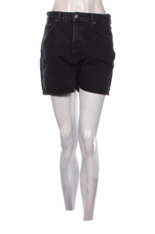 Дамски къс панталон Pull&Bear, Размер M, Цвят Сив, Цена 7,60 лв.