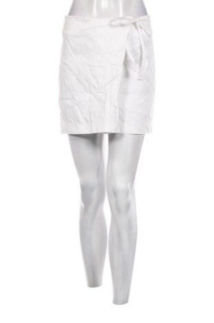 Дамски къс панталон United Colors Of Benetton, Размер M, Цвят Бял, Цена 13,20 лв.