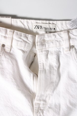 Pantaloni scurți de femei Zara, Mărime M, Culoare Alb, Preț 109,06 Lei