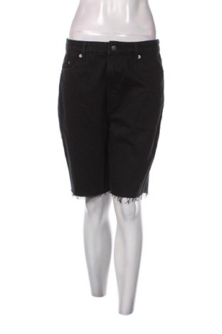 Γυναικείο κοντό παντελόνι Edited, Μέγεθος M, Χρώμα Μαύρο, Τιμή 6,58 €