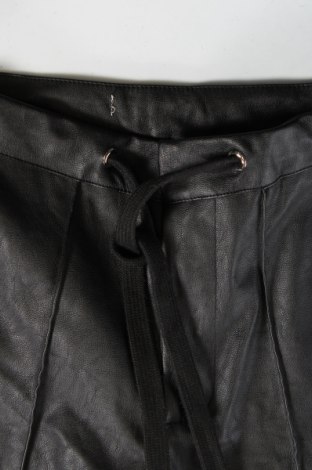 Pantaloni de piele pentru damă, Mărime XS, Culoare Negru, Preț 30,52 Lei