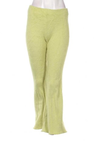 Дамски панталон Bershka, Размер S, Цвят Зелен, Цена 10,78 лв.