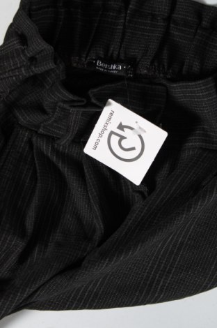 Pantaloni de femei Bershka, Mărime XS, Culoare Negru, Preț 30,52 Lei