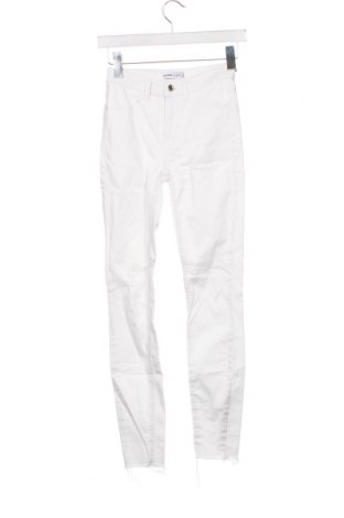 Дамски панталон Cropp, Размер XXS, Цвят Бял, Цена 18,00 лв.