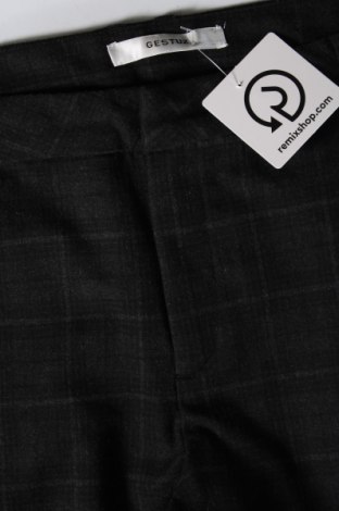 Дамски панталон Gestuz, Размер L, Цвят Сив, Цена 40,72 лв.