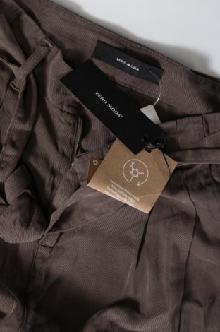 Дамски панталон Vero Moda, Размер M, Цвят Зелен, Цена 54,00 лв.