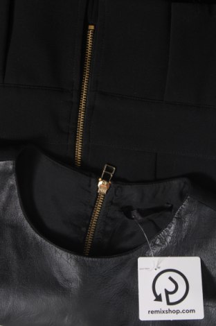 Γυναικείο αμάνικο μπλουζάκι Pinko, Μέγεθος S, Χρώμα Μαύρο, Τιμή 25,06 €