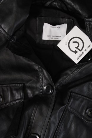 Dámska kožená bunda  Bershka, Veľkosť XS, Farba Čierna, Cena  17,22 €