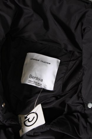 Dámska bunda  Bershka, Veľkosť M, Farba Čierna, Cena  5,34 €