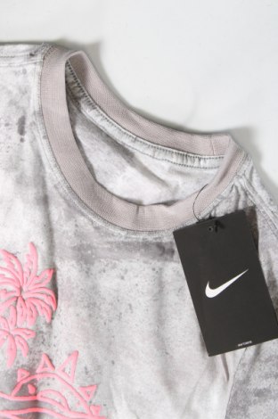 Dziecięcy T-shirt Nike, Rozmiar 6-7y/ 122-128 cm, Kolor Szary, Cena 130,61 zł