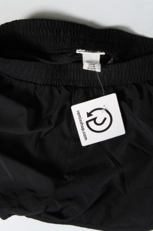 Pantaloni scurți pentru copii H&M Sport, Mărime 6-7y/ 122-128 cm, Culoare Negru, Preț 61,22 Lei