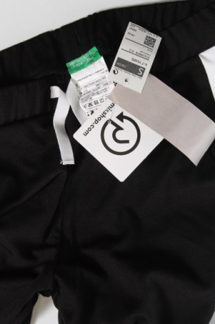 Детски къс панталон United Colors Of Benetton, Размер 6-7y/ 122-128 см, Цвят Черен, Цена 13,16 лв.