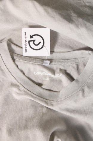 Мъжка тениска Upscale by Mister Tee, Размер 3XL, Цвят Сив, Цена 28,13 лв.