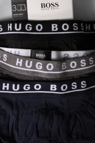 Pánský komplet  Hugo Boss, Velikost S, Barva Vícebarevné, Cena  1 870,00 Kč